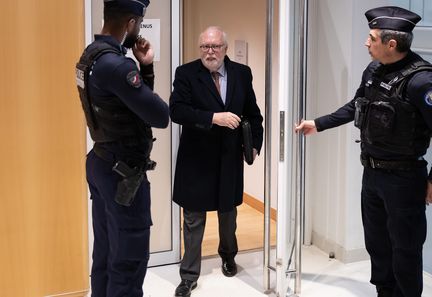 Procès des assistants parlementaires du FN : L'ancien trésorier se remémore son affrontement avec la juge en déclarant : "J'ai très bien tenu le choc".
