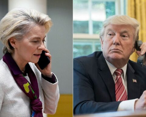 Réactions de Macron, Berlin et Bruxelles face à la hausse de 30 % des tarifs douaniers de Trump