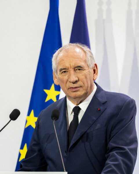 Réactions des oppositions aux annonces de François Bayrou : censure, "courage", "brutalité" et "guerre sociale"