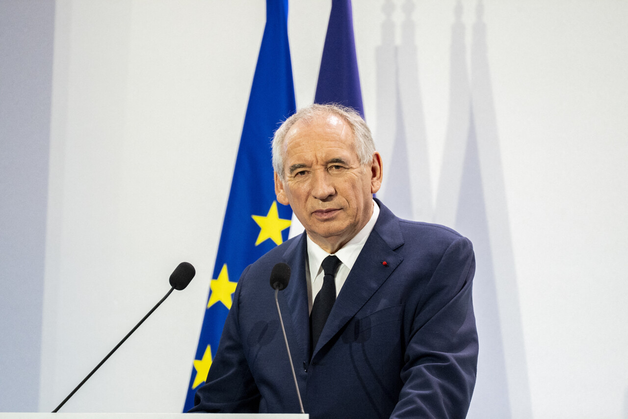 Réactions des oppositions aux annonces de François Bayrou : censure, "courage", "brutalité" et "guerre sociale"