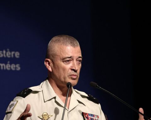 Sabotages, désinformation et espionnage : La France, cible principale de la Russie, alerte le chef d'état-major Thier.
