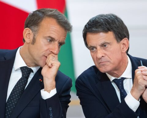 Selon Valls, « les défis majeurs demeurent à relever » en Nouvelle-Calédonie.