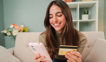 Si vous êtes une femme, cette banque vous propose des offres exceptionnelles liées à votre mention au bac.