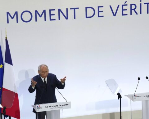 Suppression des jours fériés et année blanche : le plan de Bayrou pour réduire les dépenses publiques.