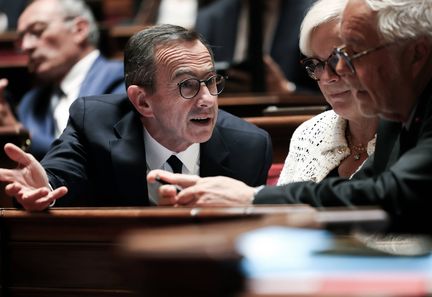 "Texte de compromis ou irresponsable ? Analyse du projet de loi constitutionnelle sur l'autonomie de la Corse et ses implications divisives."