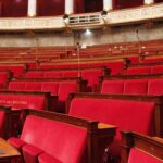 Trois députés, dont deux issus de La République En Marche, contraints de démissionner immédiatement.