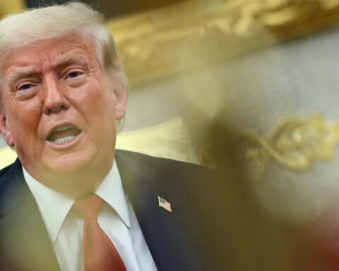 Trump, Bayrou et le coût de la rentrée scolaire : l'essentiel de l'actualité de midi en deux minutes