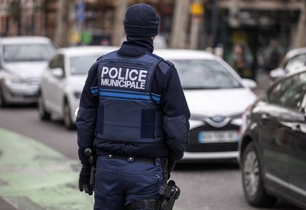 "Un outil de protection et de dissuasion : les maires de gauche adoptent l'armement pour leur police municipale"