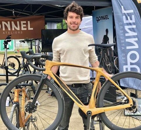 Un vélo écologique fabriqué en France avec un cadre en bois