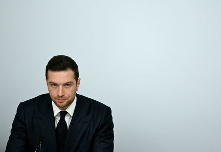 Une perquisition effectuée au siège du Rassemblement national : Jordan Bardella qualifie cela d'"acharnement"