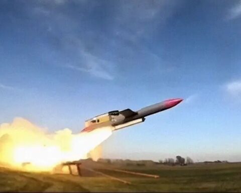 L’Ukraine dévoile le missile de croisière « Flamingo » à longue portée