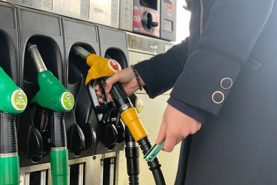 Le gouvernement russe admet la hausse des prix du carburant mais minimise son impact