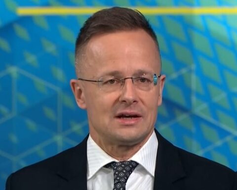 Szijjártó menace de suspendre les livraisons d’électricité à l’Ukraine
