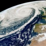 Alerte aux vagues sur la façade atlantique en raison de la houle générée par l'ouragan Erin