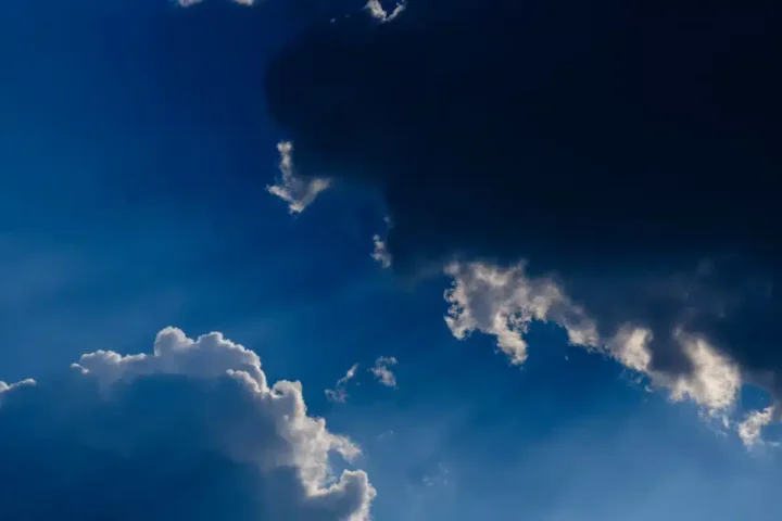 Alerte orange : neuf départements en alerte face à des orages violents