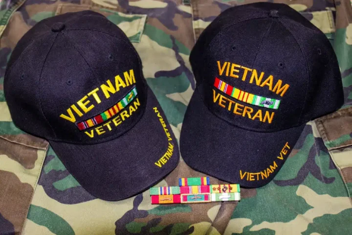 Amende exceptionnelle en vacances : les raisons pour lesquelles ce pays interdit les casquettes