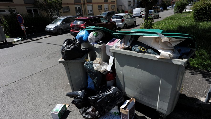 Arnaque : des individus se faisant passer pour des agents de la métropole implantent des puces sur les poubelles pour voler des données personnelles.