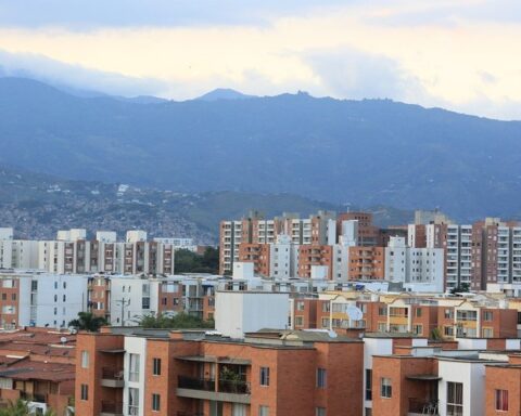 Attaque "narcoterroriste" en Colombie : au moins 18 morts et des dizaines de blessés à Cali