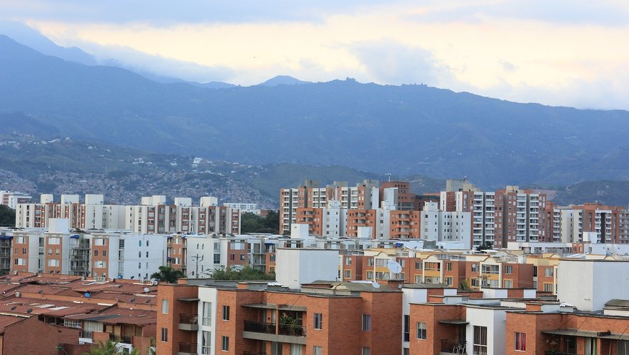 Attaque "narcoterroriste" en Colombie : au moins 18 morts et des dizaines de blessés à Cali