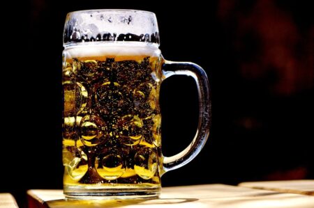 Bière : producteurs et consommateurs en Europe ; Finances publiques : le déficit budgétaire de la France dépasse les 100 milliards.