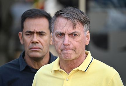 Brésil : un juge ordonne une surveillance policière permanente de Jair Bolsonaro pour risque de fuite
