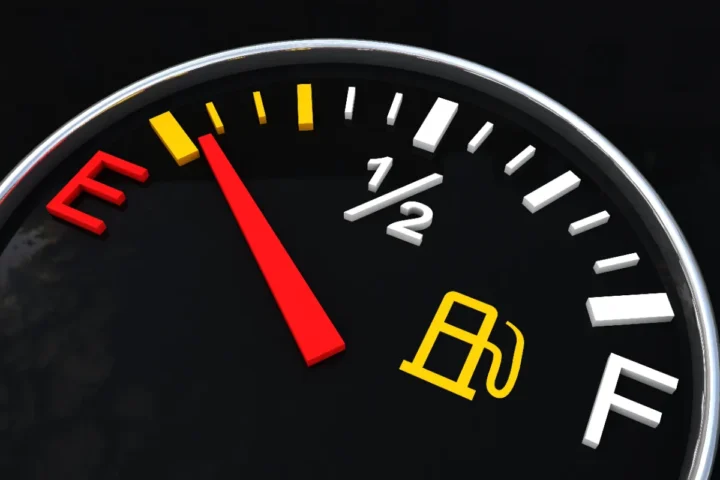 Carburant à prix réduit : découvrez les stations où faire le plein sans vous ruiner ce week-end.