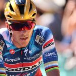 Cyclisme : L'ancien manager de Remco Evenepoel révèle les raisons de son départ vers Red Bull-Bora et son potentiel gain financier.