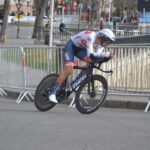 Cyclisme : Un coéquipier de Tadej Pogacar placé dans un coma artificiel après une grave chute lors du Tour de Pologne.