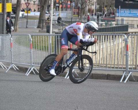 Cyclisme : Un coéquipier de Tadej Pogacar placé dans un coma artificiel après une grave chute lors du Tour de Pologne.