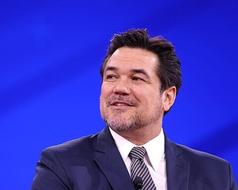 "Dean Cain, ancien Superman, annonce son soutien à la police de l’immigration sous la présidence de Donald Trump"