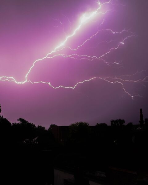 Des conditions météorologiques sévères attendues en France ce week-end avec des orages sur le Sud-Est