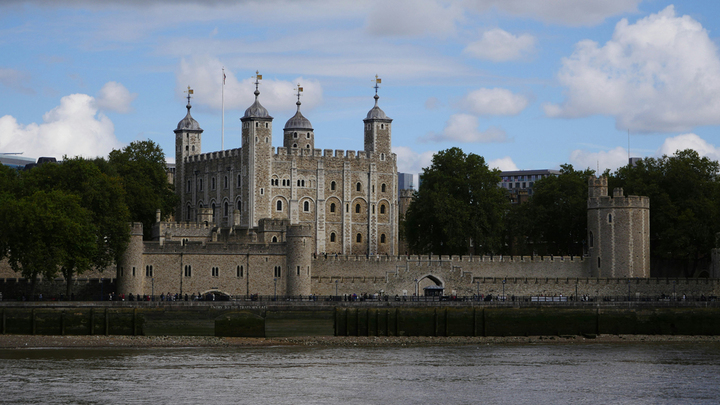 Des fouilles à la Tour de Londres révèlent des sépultures médiévales liées à la peste noire