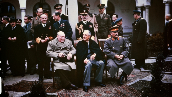 Diplomates ivres et punaises de lit : coulisses de la conférence de Yalta