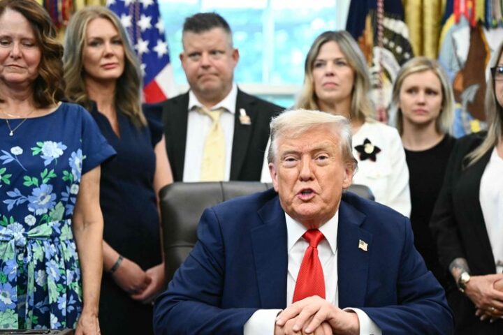Donald Trump affirme que de nombreux Américains souhaiteraient un dictateur lors d'une conférence de presse