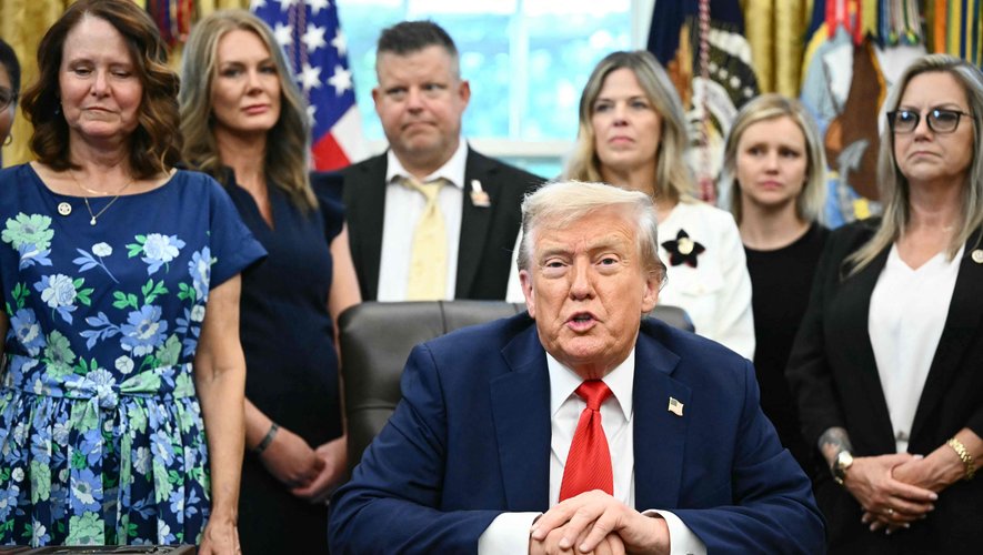 Donald Trump affirme que de nombreux Américains souhaiteraient un dictateur lors d'une conférence de presse