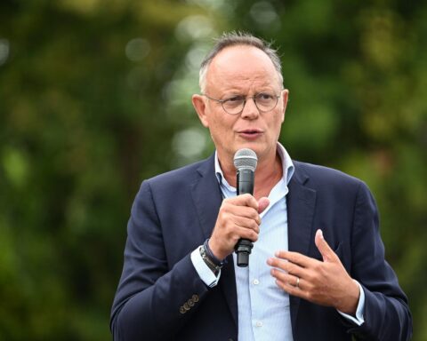 Edouard Philippe s'oppose aux déclarations de Bayrou sur les générations