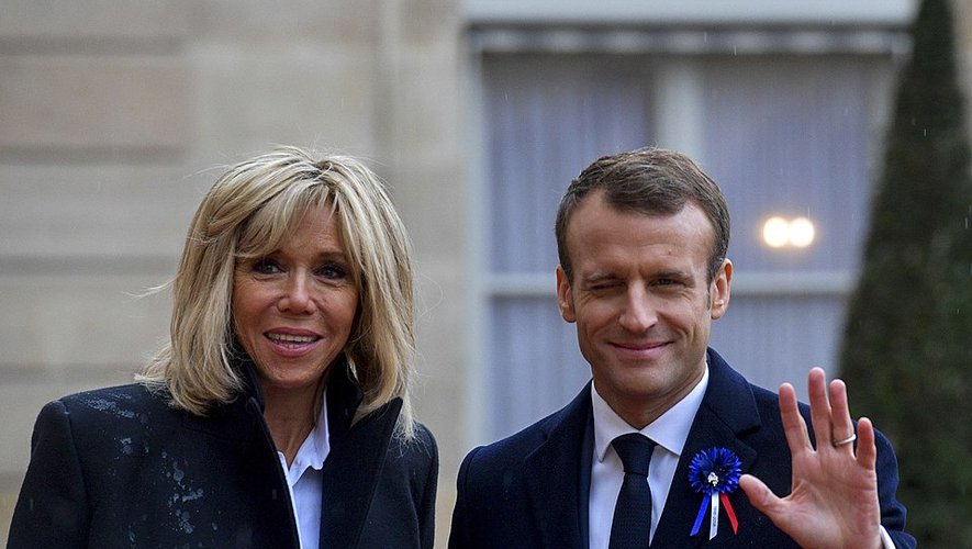 Emmanuel Macron dénonce les rumeurs de transidentité concernant Brigitte Macron et annonce des poursuites judiciaires