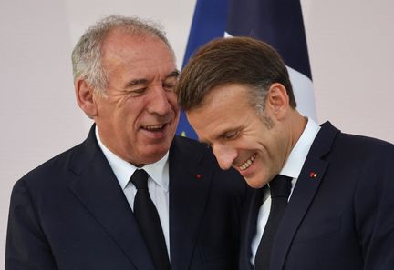 Emmanuel Macron estime que François Bayrou peut rester Premier ministre jusqu'en 2027 sans nouvelle dissolution