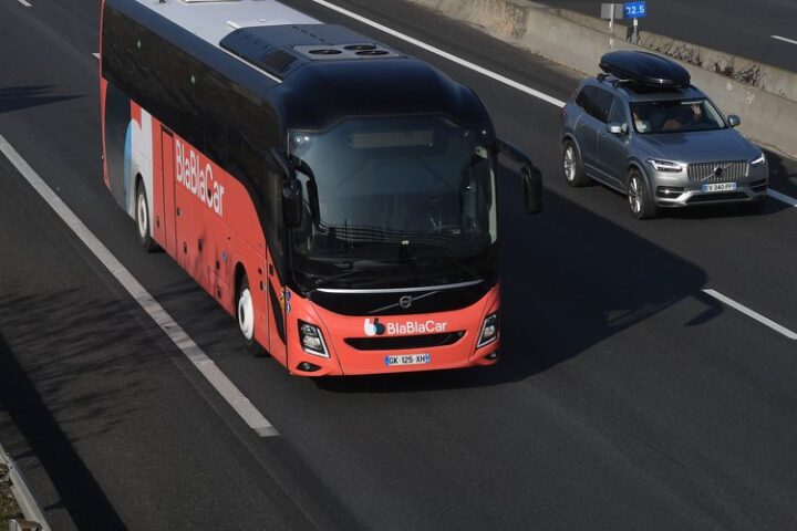 En état d'ivresse, un homme se livre à un acte obscène dans un autocar : "Il semblait embarrassé".