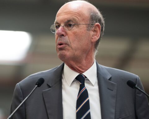 Eric Lombard assure qu'un budget 2026 sera présenté dans les délais malgré les incertitudes politiques