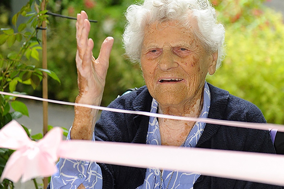 Ethel Caterham, doyenne de l'humanité, célèbre ses 116 ans à Surrey