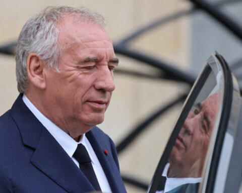 FB Direct : découvrez à quelle heure et où écouter le nouveau podcast de François Bayrou consacré à la défense de son budget