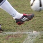 Football : un ancien joueur de Lyon gravement blessé et opéré après un accident de la route, sans confirmation d'aucune source officielle.