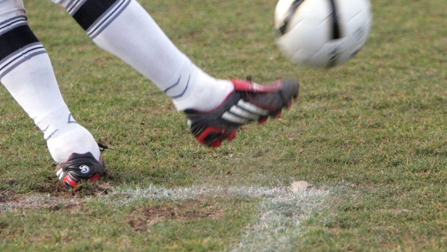 Football : un ancien joueur de Lyon gravement blessé et opéré après un accident de la route, sans confirmation d'aucune source officielle.