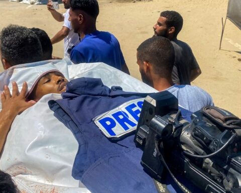 Frappes israéliennes sur Gaza : cinq journalistes tués lors de l'attaque de l'hôpital Nasser
