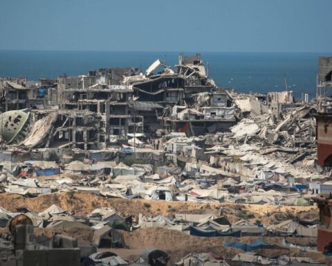 Gaza : la France condamne fermement le projet d'occupation israélien et l'ONU se réunira en urgence ce samedi.
