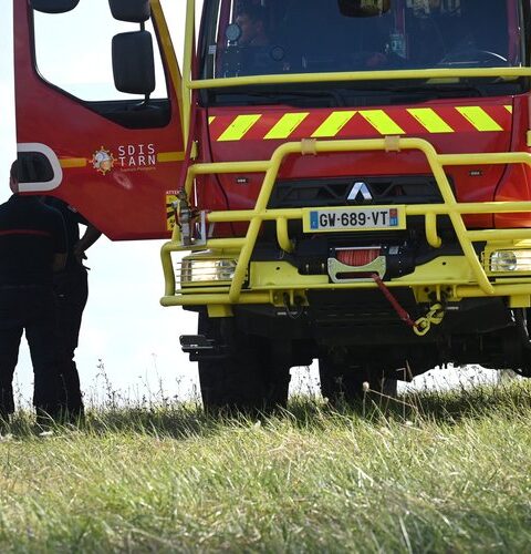 Incendie dans une usine Seveso : les résidents déconfinés après des analyses de toxicité jugées non significatives, le feu est éteint.