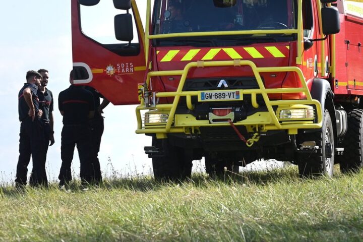 Incendie dans une usine Seveso : les résidents déconfinés après des analyses de toxicité jugées non significatives, le feu est éteint.