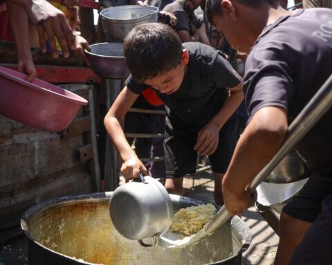 Israël dépense 40 millions de dollars pour inviter des influenceurs à Gaza afin de contrer les accusations de famine