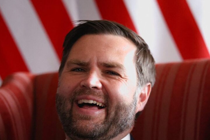 J.D. Vance demande une augmentation du niveau d'eau d'une rivière de l'Ohio pour son anniversaire